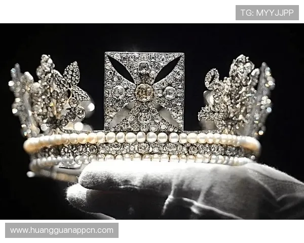 全球奢华珠宝盛会中的国际皇冠，展现王者魅力与品牌传承精神